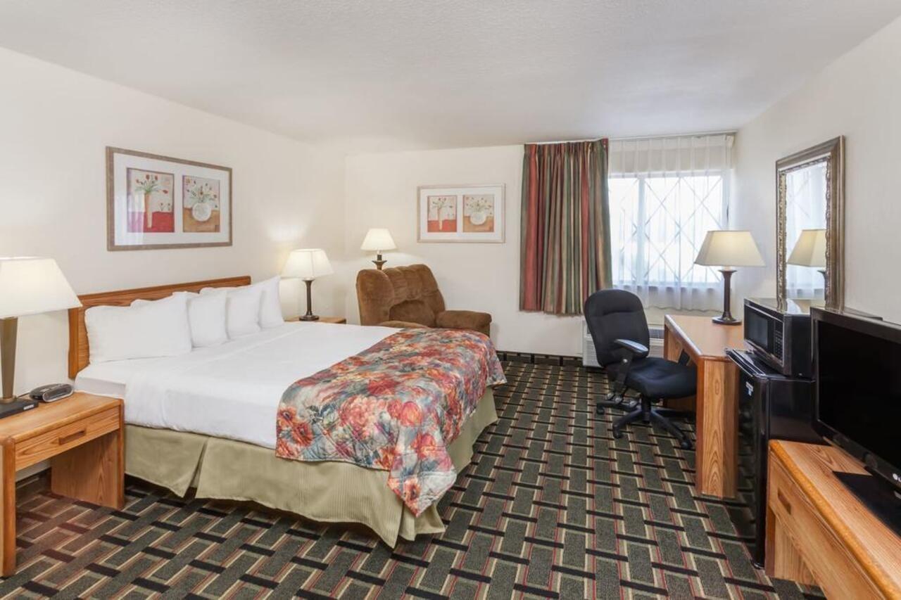 Hotel Baymont By Wyndham Decatur Exterior foto