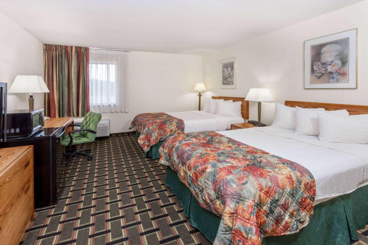 Hotel Baymont By Wyndham Decatur Exterior foto