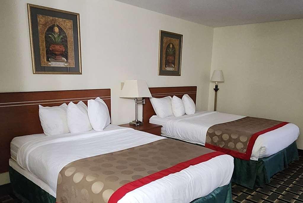 Hotel Baymont By Wyndham Decatur Habitación foto